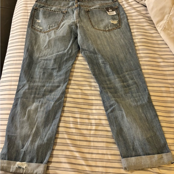 RSQ Brooklyn Slouch Denim with Distressed Pocket - Picture 5 of 5